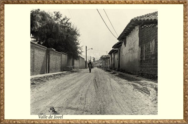 Calle de tierra en el Valle de Jovel -- San Cristóbal de las Casas
